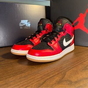 Air Jordan 1 SE Mid Christmas size 6.5y